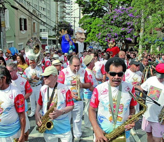 A rua vira passarela
